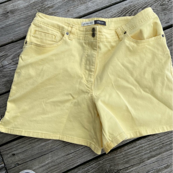 St. John’s Bay short shorts are just right for your next summer event. NWOT - Picture 2 of 5